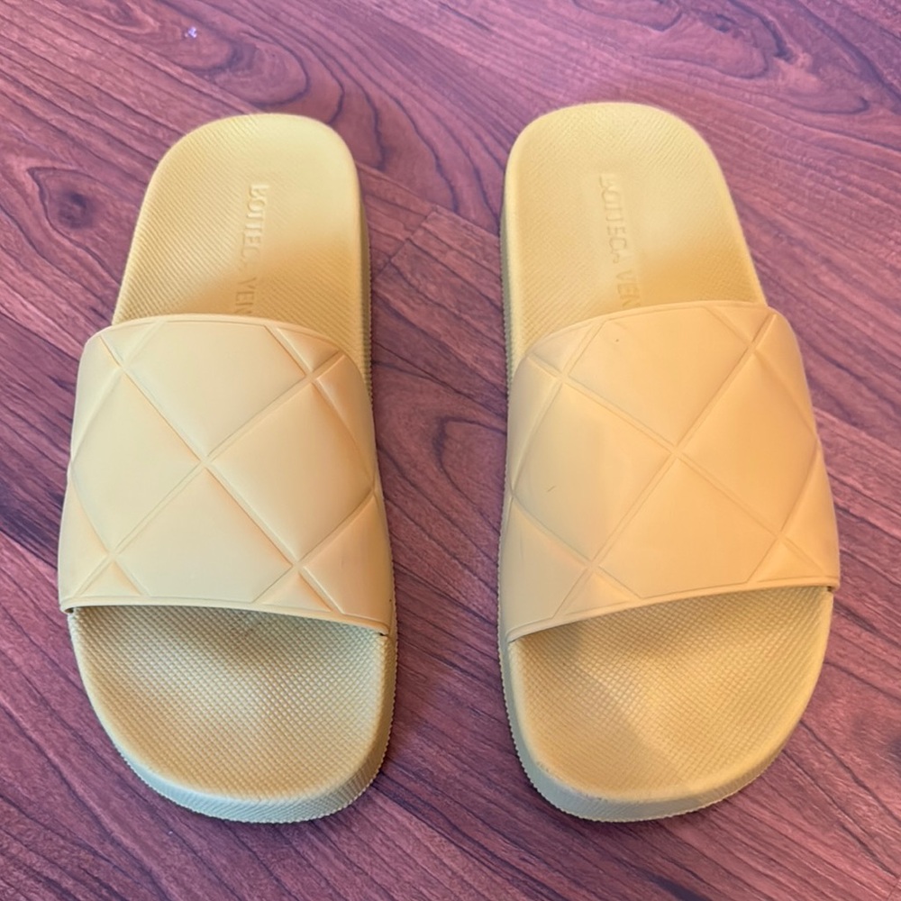 Bottega Veneta slides